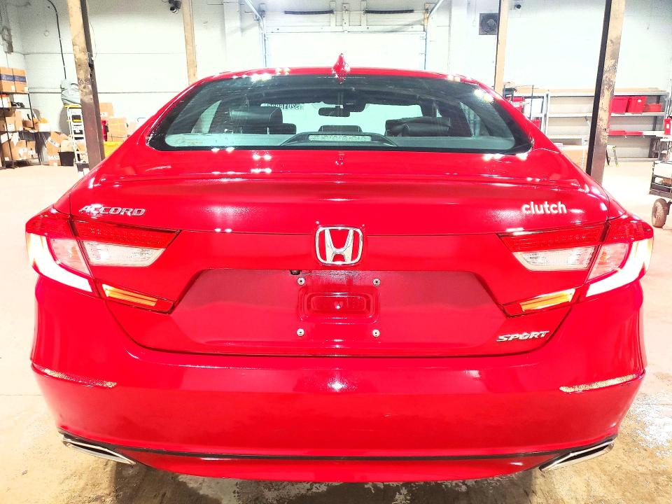 52016936 :رقم المزاد ، 1HGCV1F36JA812129 vin ، 2018 Honda Accord مزاد بيع