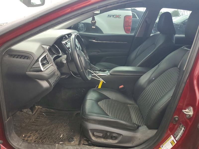 51515836 :رقم المزاد ، 4T1B11HKXJU658626 vin ، 2018 Toyota Camry مزاد بيع