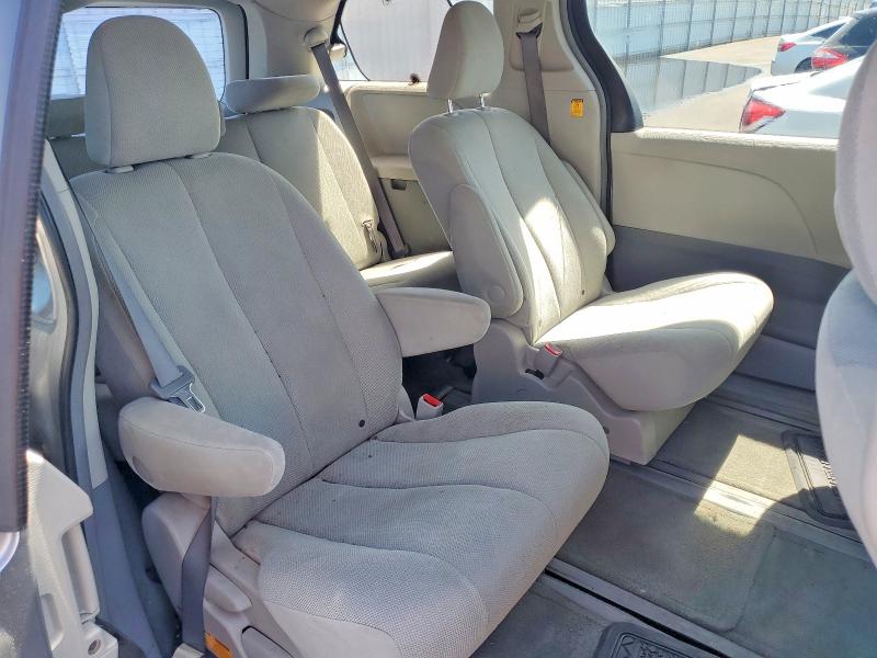 Продажа на аукционе авто 2011 Toyota Sienna, vin: 5TDZK3DC1BS072400, номер лота: 50392626