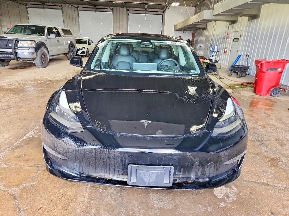 51615286 :رقم المزاد ، 5YJ3E1EAXNF371651 vin ، 2022 Tesla Model 3 مزاد بيع