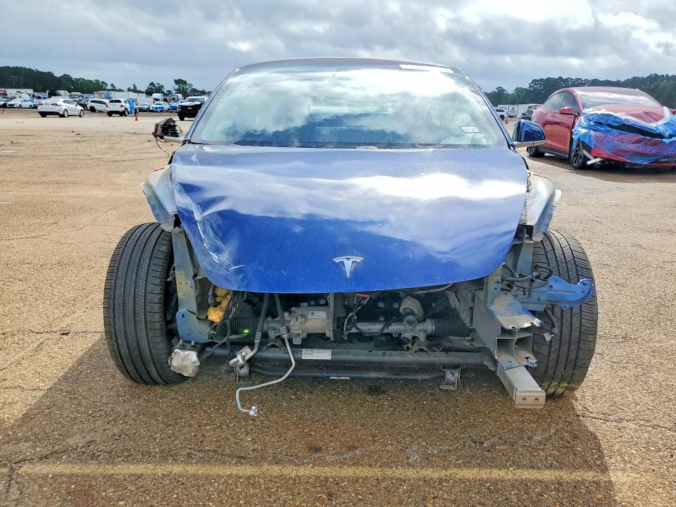 49275976 :رقم المزاد ، 5YJ3E1EA7JF010565 vin ، 2018 Tesla Model 3 مزاد بيع