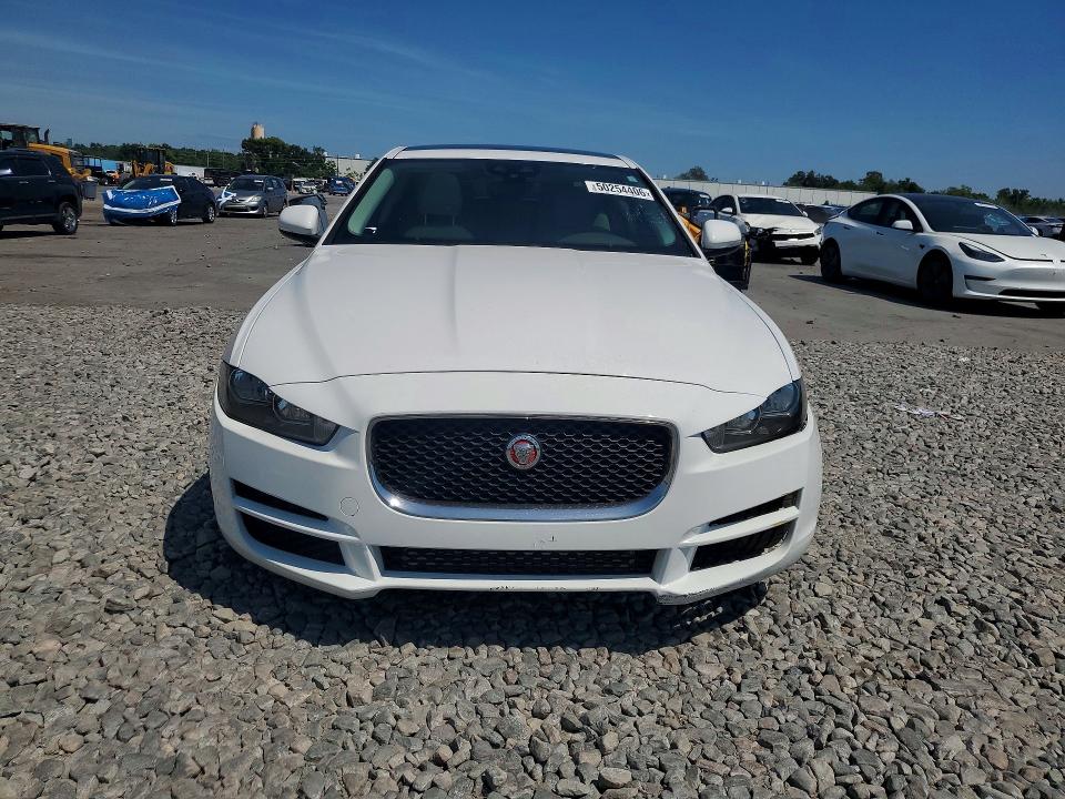2017 Jaguar Xe მანქანა იყიდება აუქციონზე, vin: SAJAR4BG4HA973613, აუქციონის ნომერი: 50254406