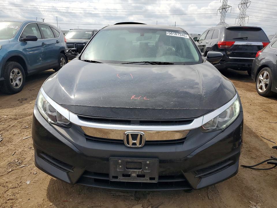 50187346 :رقم المزاد ، 19XFC2E59JE034576 vin ، 2018 Honda Civic مزاد بيع