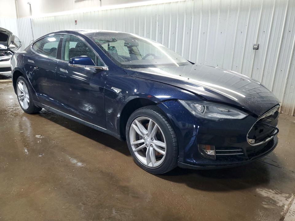 50295046 :رقم المزاد ، 5YJSA1CN2DFP14528 vin ، 2013 Tesla Model S مزاد بيع