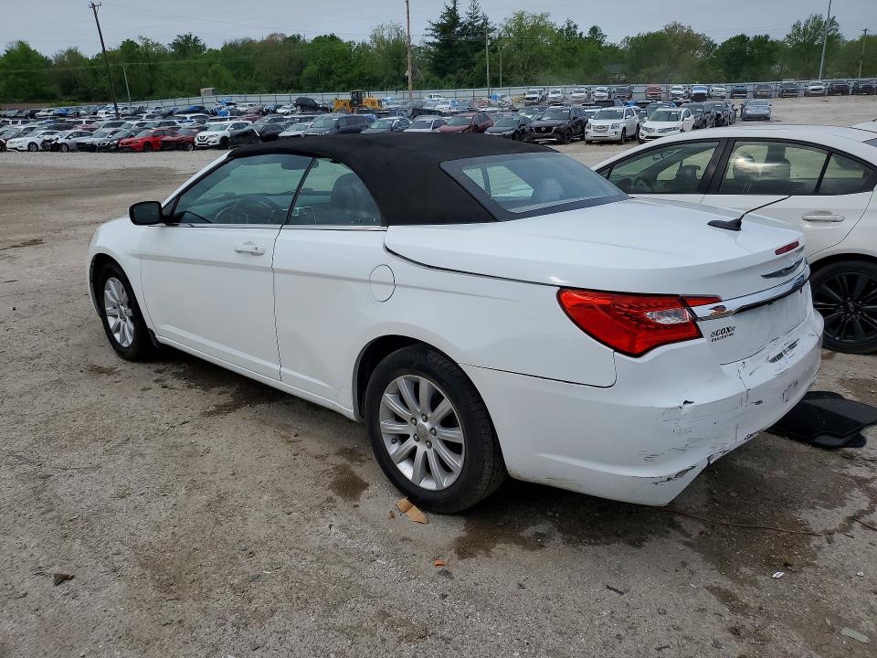 49305686 :رقم المزاد ، 1C3BCBEB4DN560106 vin ، 2013 Chrysler 200 مزاد بيع