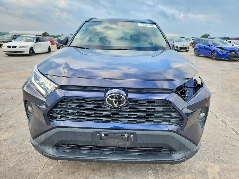 51163576 :رقم المزاد ، 2T3C1RFV5MW151404 vin ، 2021 Toyota Rav4 مزاد بيع