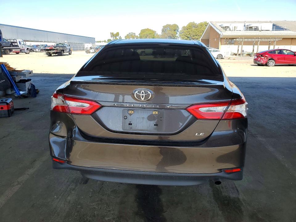 50411686 :رقم المزاد ، JTNB11HK9J3066897 vin ، 2018 Toyota Camry مزاد بيع