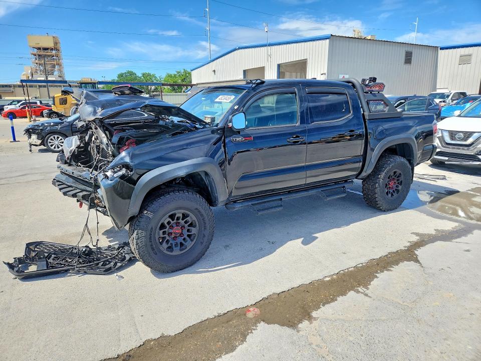 49298486 :رقم المزاد ، 5TFCZ5AN7JX153817 vin ، 2018 Toyota Tacoma مزاد بيع