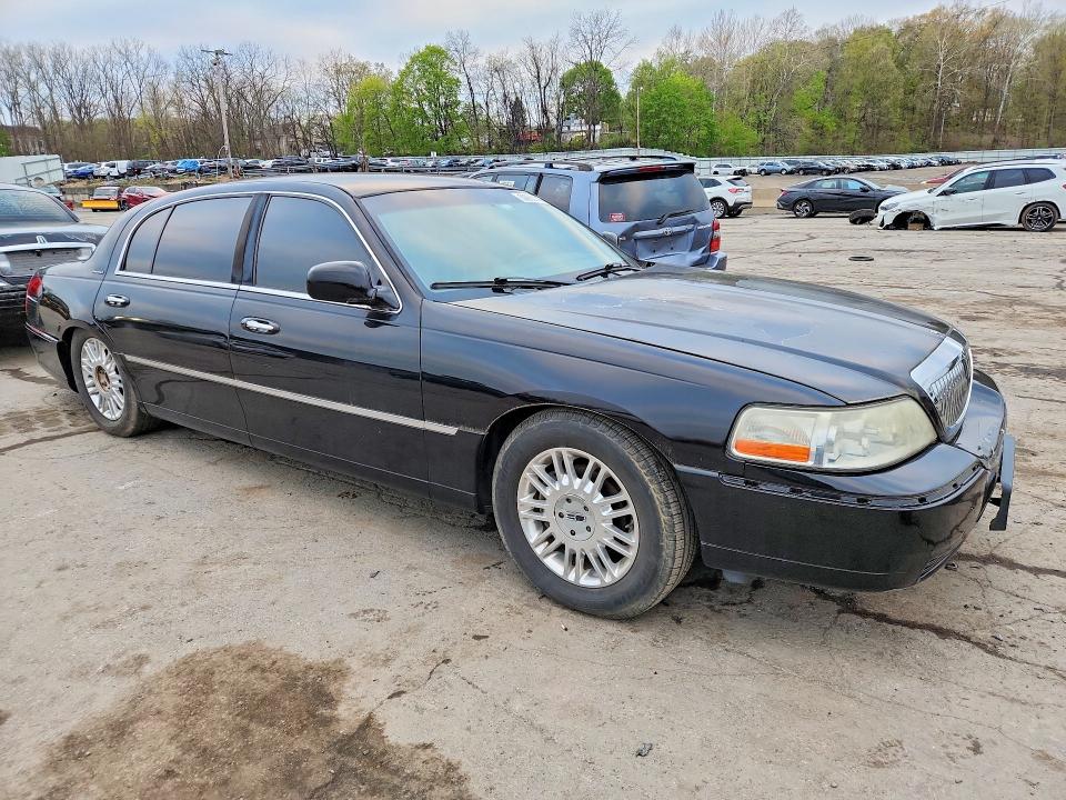 Продажа на аукционе авто 2011 Lincoln Town Car, vin: 2LNBL8FV7BX763778, номер лота: 50983146