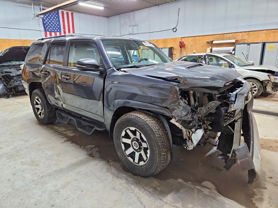 48811456 :رقم المزاد ، JTERU5JR3P6117046 vin ، 2023 Toyota 4runner مزاد بيع
