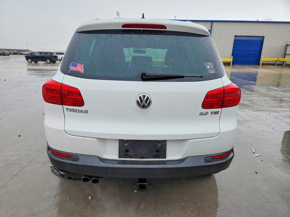 2015 Volkswagen Tiguan მანქანა იყიდება აუქციონზე, vin: WVGAV7AX8FW598611, აუქციონის ნომერი: 52057156