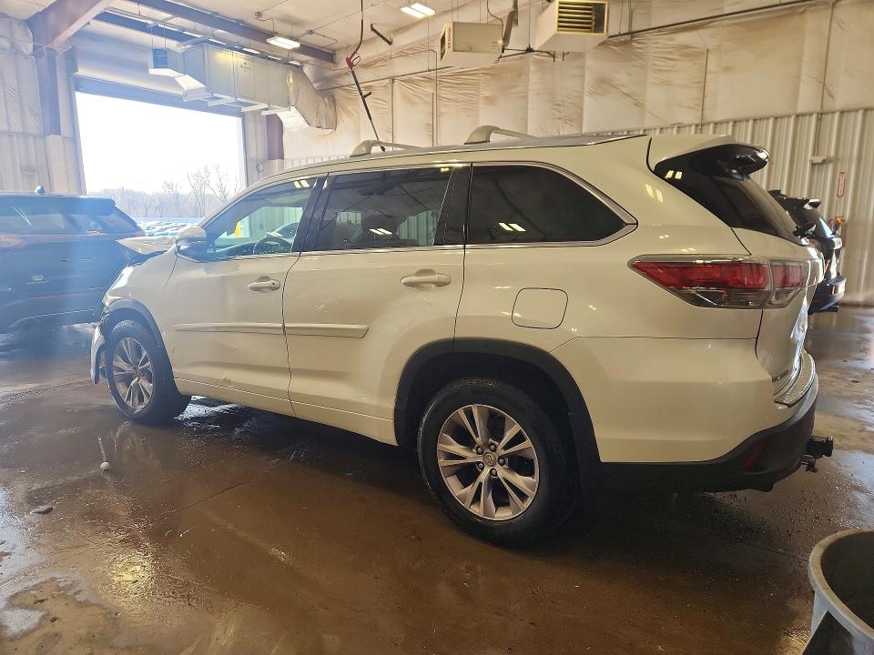 2015 Toyota Highlander მანქანა იყიდება აუქციონზე, vin: 5TDJKRFHXFS157539, აუქციონის ნომერი: 49804236