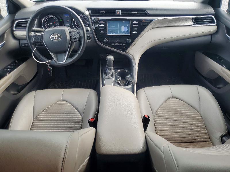 50259696 :رقم المزاد ، 4T1B11HK2JU573490 vin ، 2018 Toyota Camry مزاد بيع