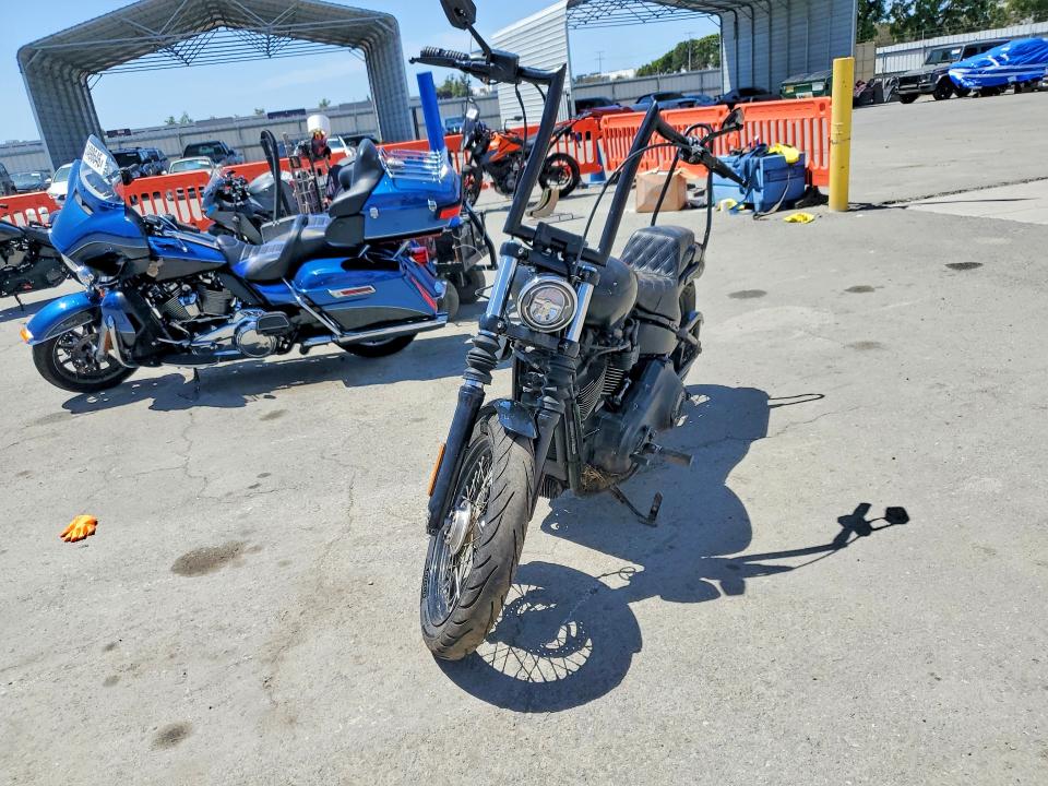 51462506 :رقم المزاد ، 1HD1YYK20MB027511 vin ، 2021 Harley Davidson Fxbbs مزاد بيع