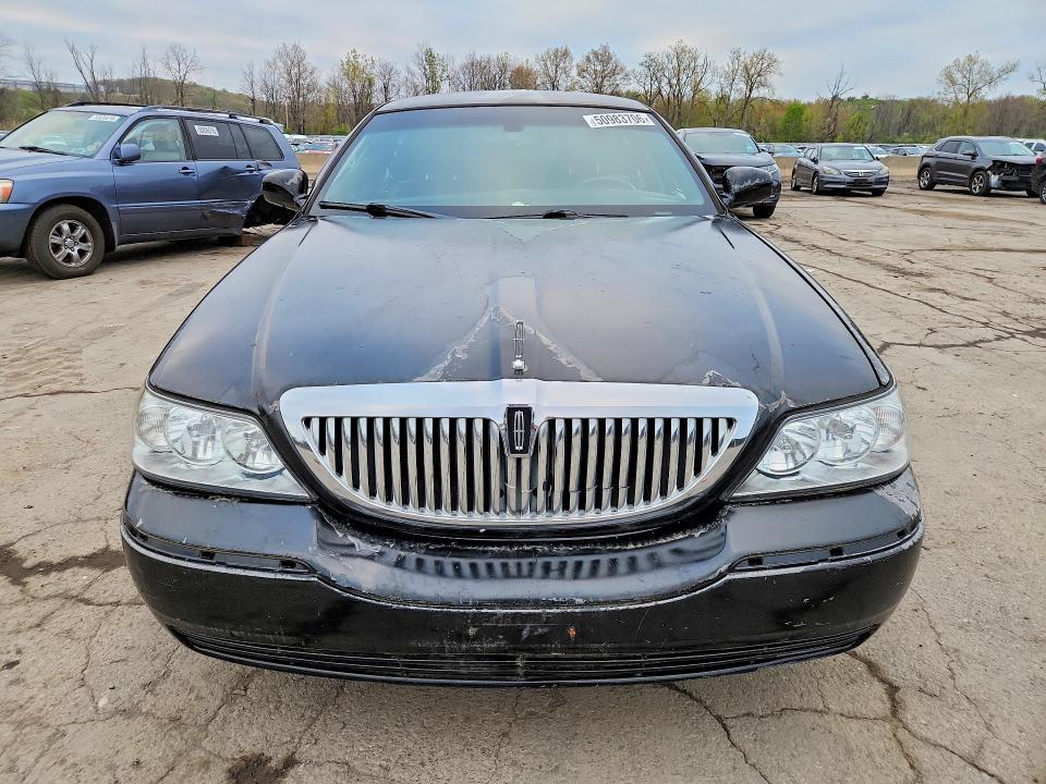 2011 Lincoln Town Car მანქანა იყიდება აუქციონზე, vin: 2LNBL8EV2BX765469, აუქციონის ნომერი: 50983706