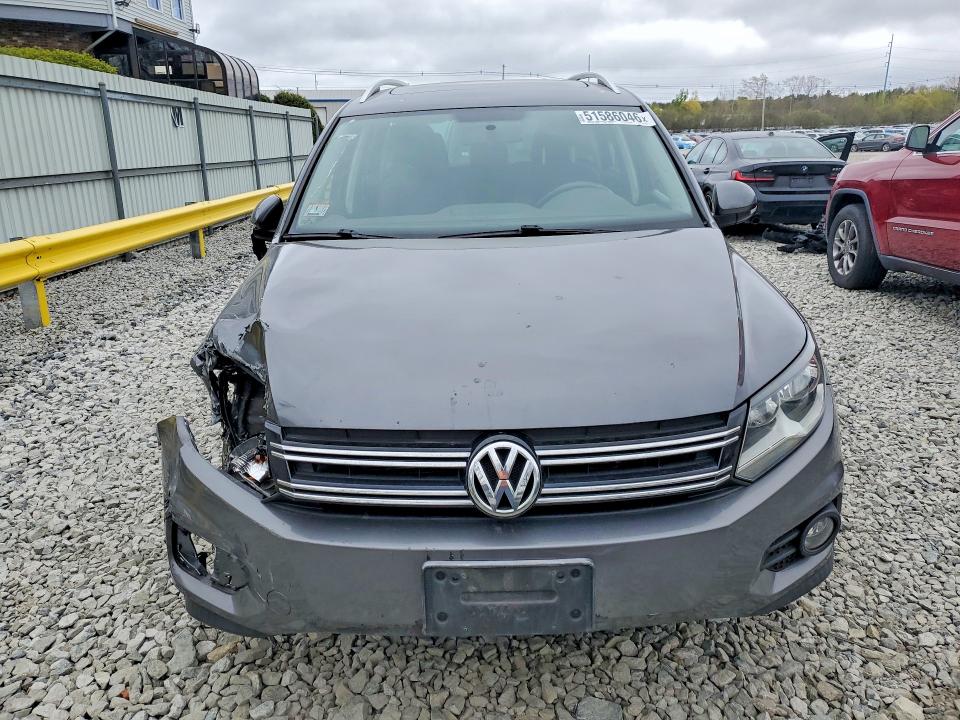 2013 Volkswagen Tiguan მანქანა იყიდება აუქციონზე, vin: WVGBV3AX6DW587942, აუქციონის ნომერი: 51586046