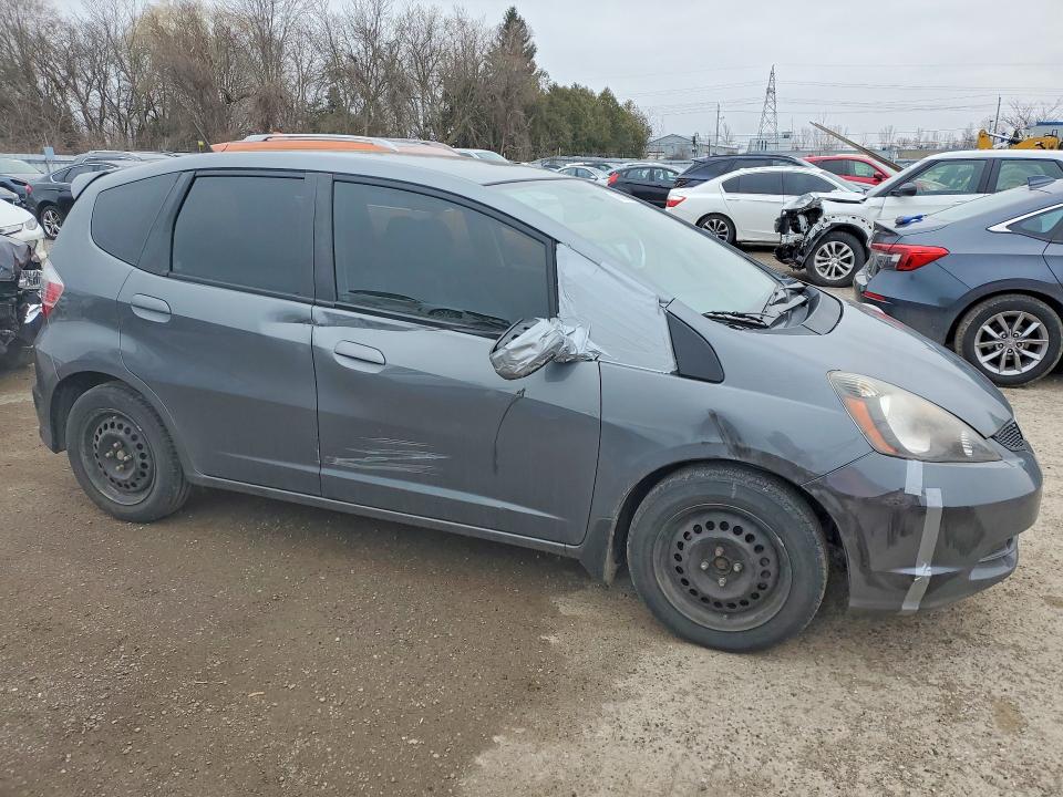 2013 Honda Fit მანქანა იყიდება აუქციონზე, vin: LUCGE8H50D3008100, აუქციონის ნომერი: 47590166