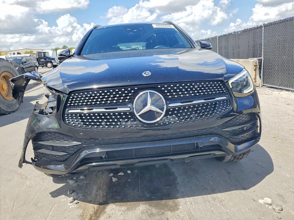 48090846 :رقم المزاد ، W1N0G8DB1MF986043 vin ، 2021 Mercedes-benz Glc مزاد بيع
