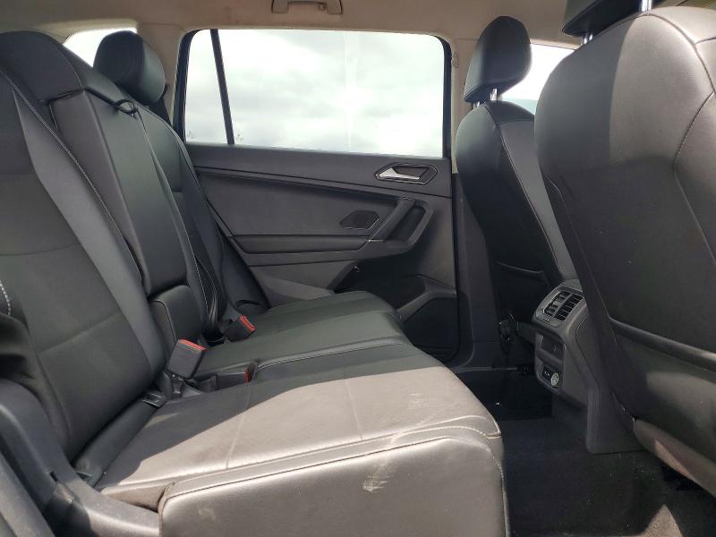 50168786 :رقم المزاد ، 3VV2B7AX1JM155146 vin ، 2018 Volkswagen Tiguan مزاد بيع