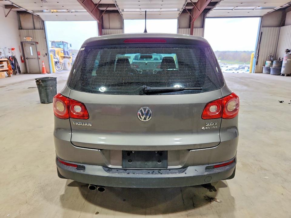 2011 Volkswagen Tiguan მანქანა იყიდება აუქციონზე, vin: WVGBV7AX1BW549927, აუქციონის ნომერი: 49313376