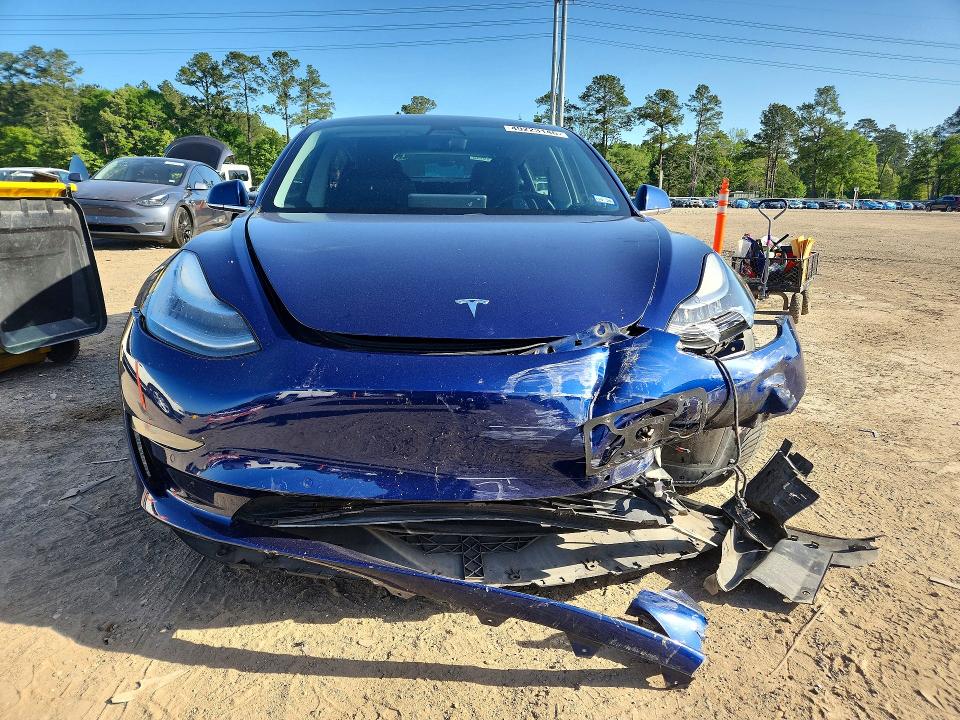 49223146 :رقم المزاد ، 5YJ3E1EAXJF059260 vin ، 2018 Tesla Model 3 مزاد بيع
