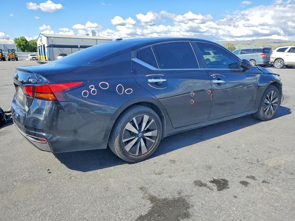 49785596 :رقم المزاد ، 1N4BL4DV4MN335242 vin ، 2021 Nissan Altima مزاد بيع