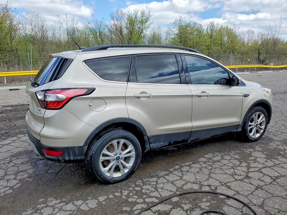 51116046 :رقم المزاد ، 1FMCU0GD8JUB61888 vin ، 2018 Ford Escape مزاد بيع