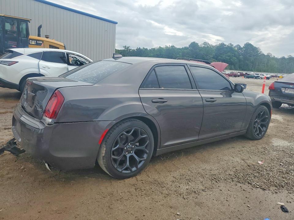 Auction sale of the 2015 Chrysler 300, vin: 2C3CCABG2FH908799, lot number: 51444666