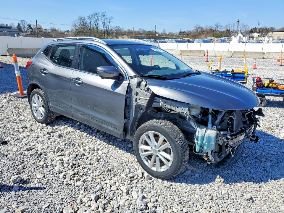 49135116 :رقم المزاد ، JN1BJ1CR3JW283131 vin ، 2018 Nissan Rogue Sport مزاد بيع