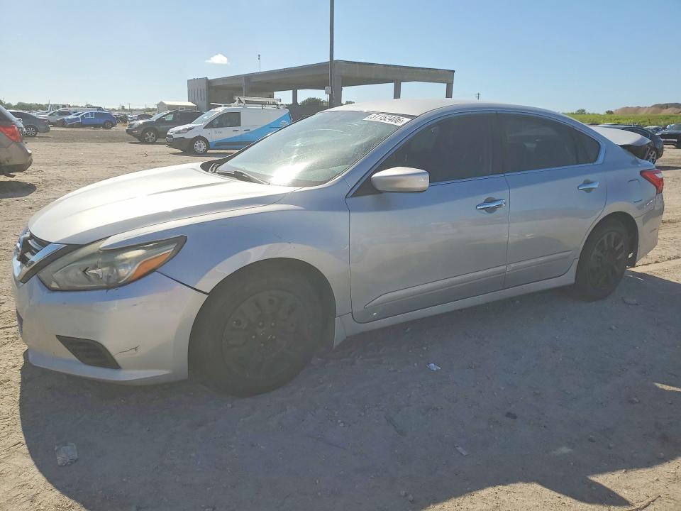 2017 Nissan Altima მანქანა იყიდება აუქციონზე, vin: 1N4AL3AP0HN310145, აუქციონის ნომერი: 51152406