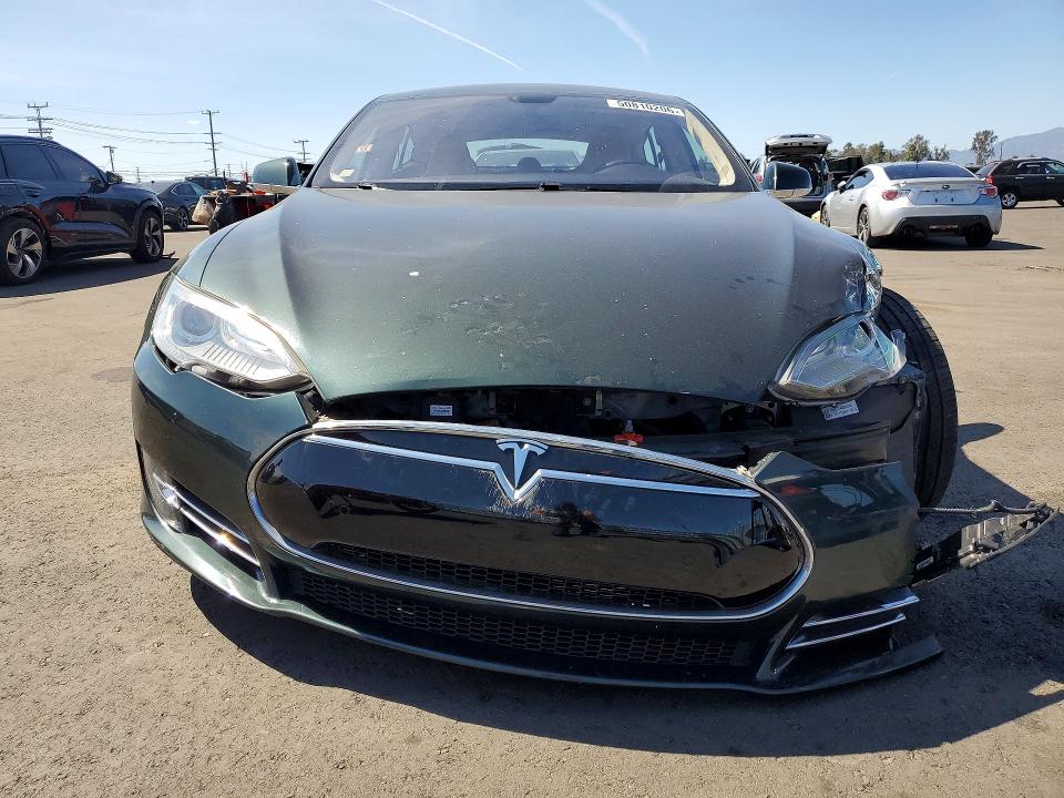 50810206 :رقم المزاد ، 5YJSA1H15EFP33842 vin ، 2014 Tesla Model S مزاد بيع