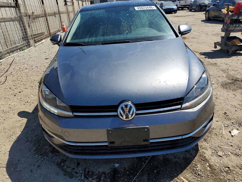 49023446 :رقم المزاد ، 3VWG17AU1JM253426 vin ، 2018 Volkswagen Golf مزاد بيع