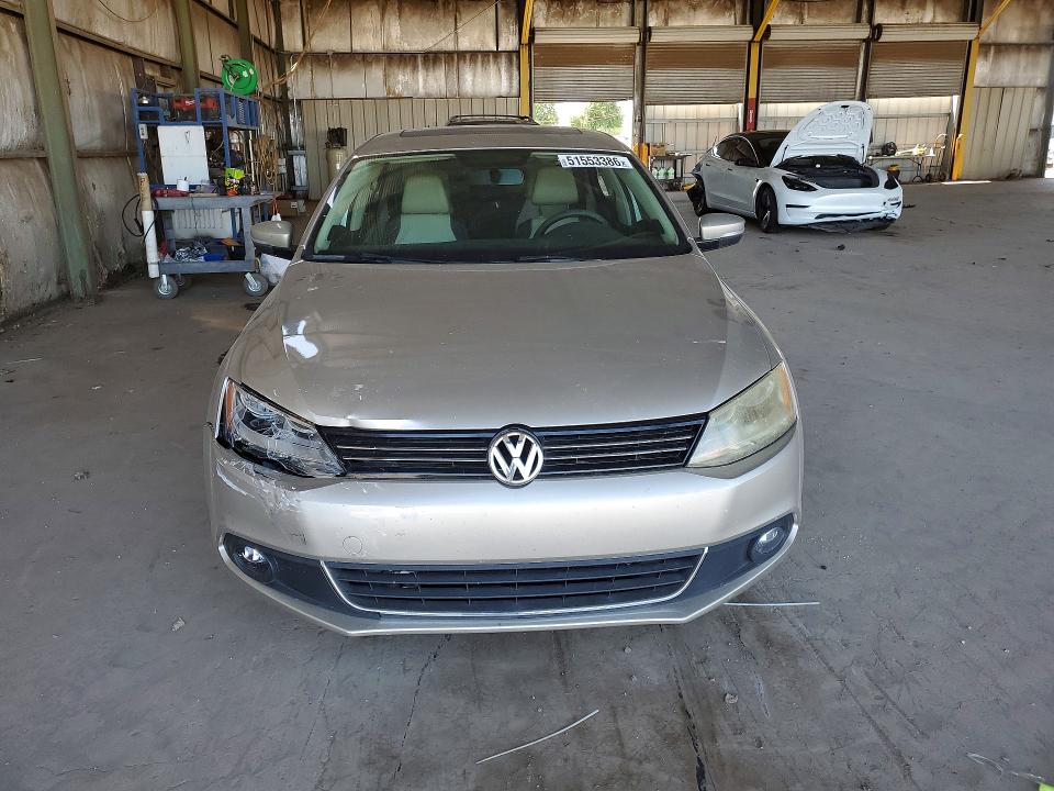 51553386 :رقم المزاد ، 3VWL17AJ3EM241904 vin ، 2014 Volkswagen Jetta مزاد بيع