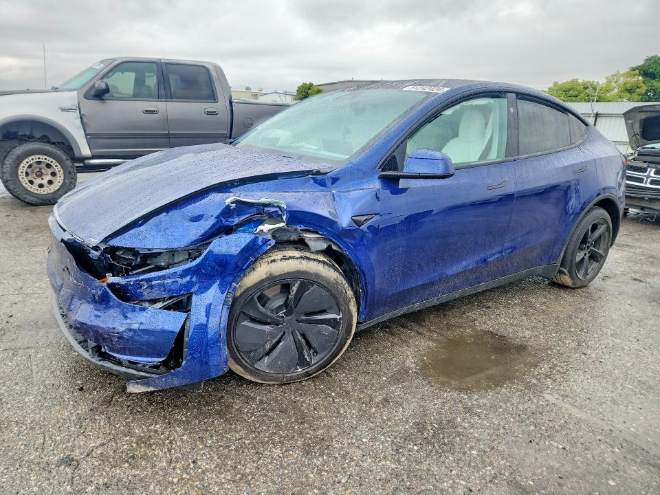 51242426 :رقم المزاد ، 7SAYGDEE9TF368325 vin ، 2026 Tesla Model Y مزاد بيع