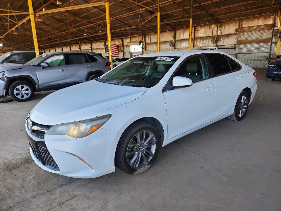 48697536 :رقم المزاد ، 4T1BF1FK2GU141852 vin ، 2016 Toyota Camry مزاد بيع