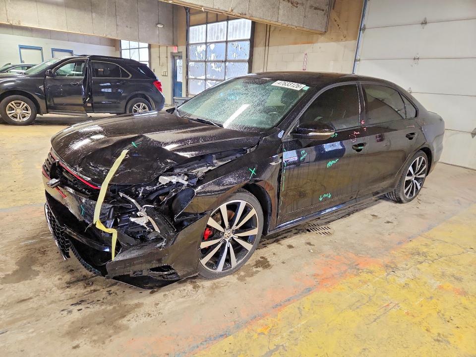 47633126 :رقم المزاد ، 1VWJM7A31JC039333 vin ، 2018 Volkswagen Passat مزاد بيع