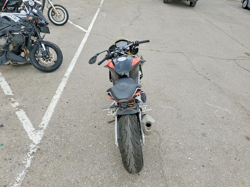 48161316 :رقم المزاد ، ZD4KGU009HS000028 vin ، 2017 Aprilia Tuono مزاد بيع