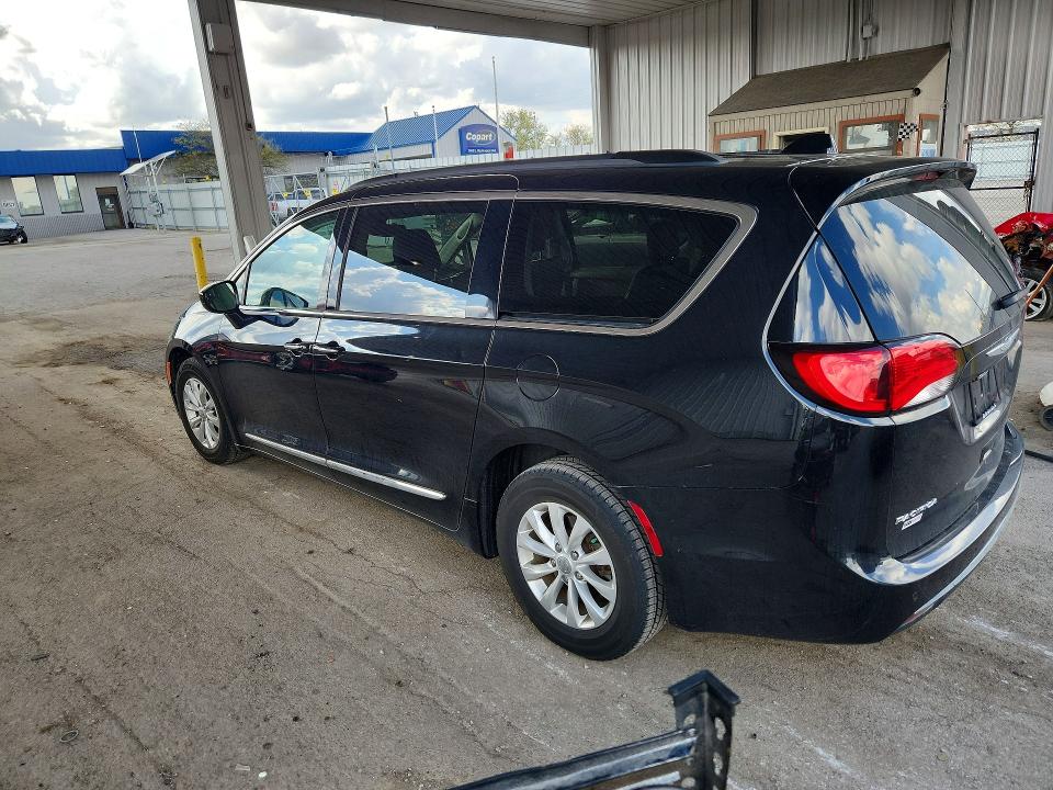 49021116 :رقم المزاد ، 2C4RC1BG7HR744582 vin ، 2017 Chrysler Pacifica مزاد بيع