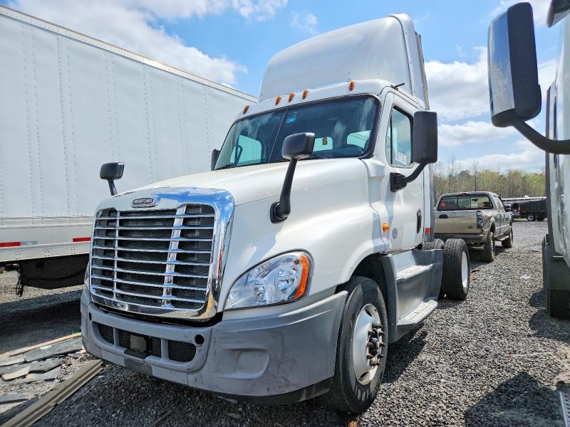 46211856 :رقم المزاد ، 1FUBGEDV9GLHC5653 vin ، 2016 Freightliner Cascadia 125 مزاد بيع