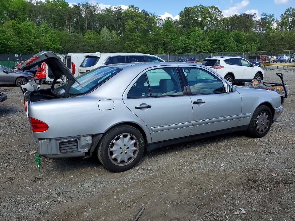 52021796 :رقم المزاد ، WDBJF25H5XA904152 vin ، 1999 Mercedes-benz E مزاد بيع