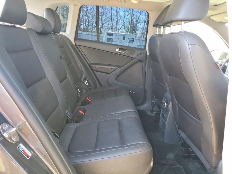 49283806 :رقم المزاد ، WVGBV7AX4FW555081 vin ، 2015 Volkswagen Tiguan مزاد بيع
