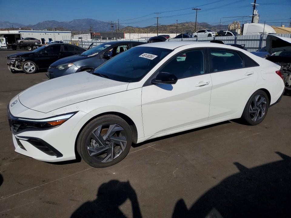 2025 Hyundai Elantra Hybrid მანქანა იყიდება აუქციონზე, vin: KMHLM4DJ2SU136570, აუქციონის ნომერი: 49138366
