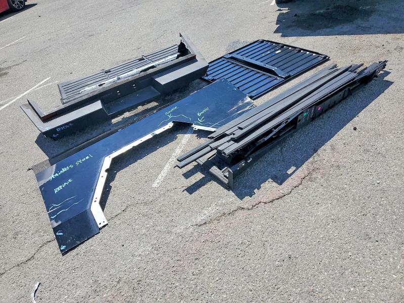48059046 :رقم المزاد ، 7G2CEHED1RA056370 vin ، 2024 Tesla Cybertruck مزاد بيع