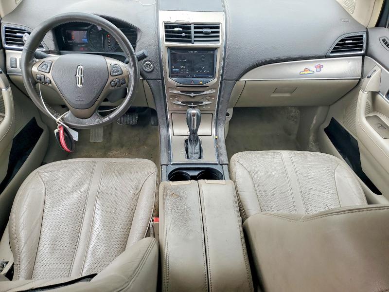 51018566 :رقم المزاد ، 2LMDJ6JK1BBJ09327 vin ، 2011 Lincoln Townhouse Mkx مزاد بيع