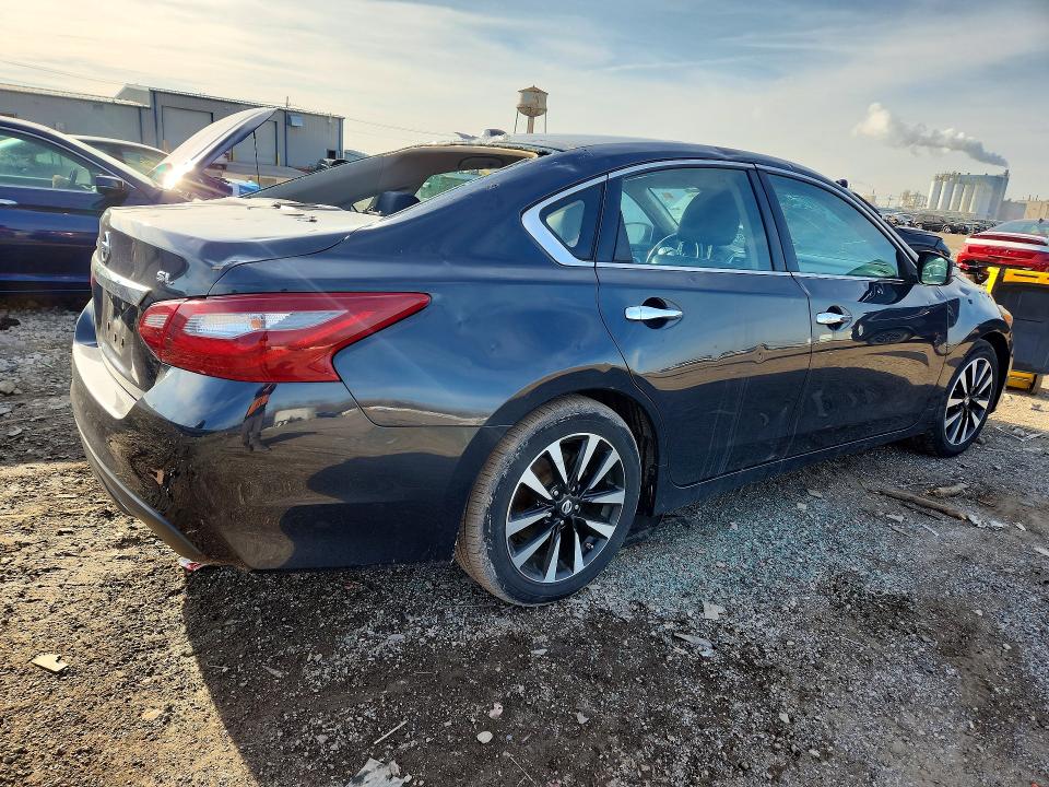 49305936 :رقم المزاد ، 1N4AL3AP1JC105208 vin ، 2018 Nissan Altima مزاد بيع