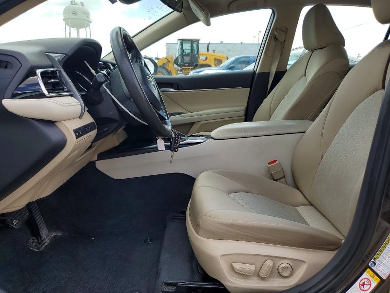 50923896 :رقم المزاد ، 4T1B11HK3JU621482 vin ، 2018 Toyota Camry مزاد بيع