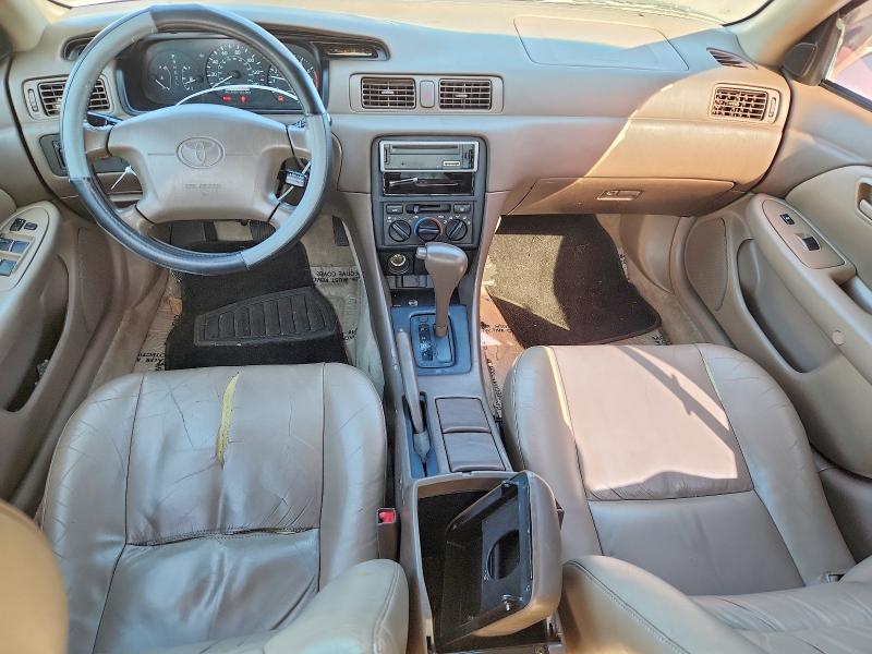 52019346 :رقم المزاد ، JT2BG28K8W0250156 vin ، 1998 Toyota Camry مزاد بيع