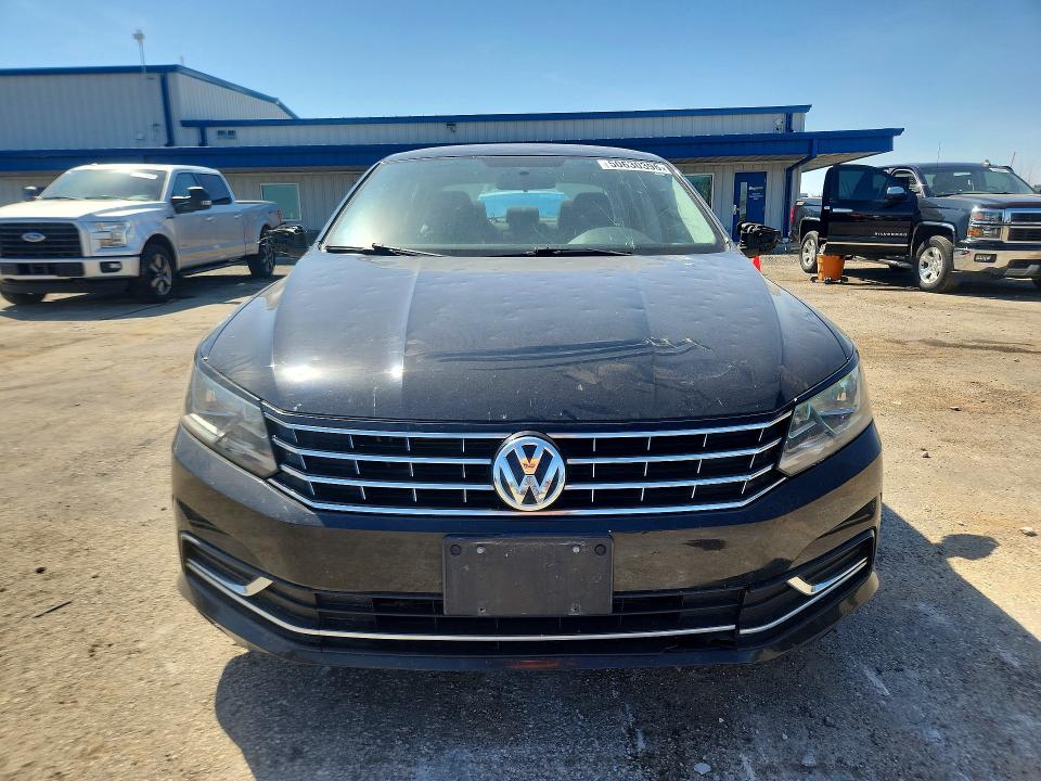 50630396 :رقم المزاد ، 1VWAT7A31GC038310 vin ، 2016 Volkswagen Passat مزاد بيع
