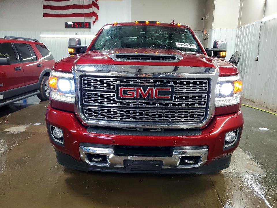 49605196 :رقم المزاد ، 1GT12UEY0JF113918 vin ، 2018 Gmc Sierra مزاد بيع