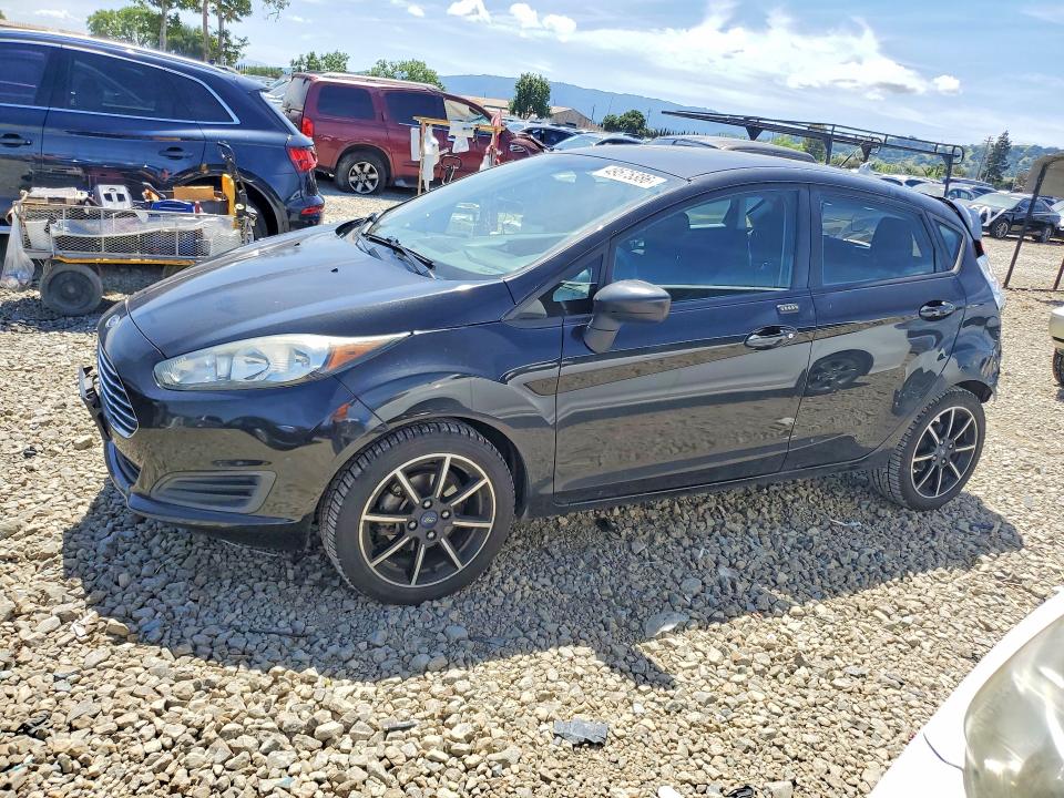 49575386 :رقم المزاد ، 3FADP4EJ2FM221228 vin ، 2015 Ford Fiesta مزاد بيع
